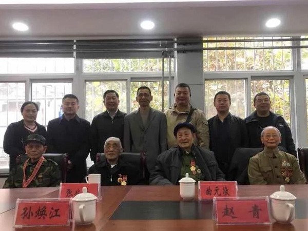 邵總作為江蘇商會(huì)常務(wù)副會(huì)長(zhǎng)與大港街道辦事處共建看望抗美援朝老兵